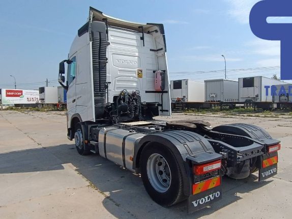009.Седельный тягач VOLVO FH-TRUCK 4X2 (108952)