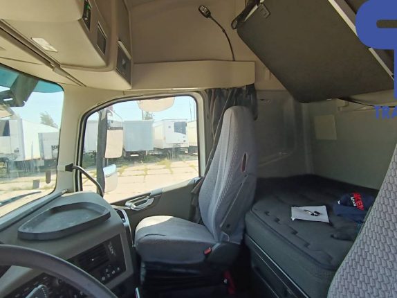 002. Седельный тягач VOLVO FH (103382)