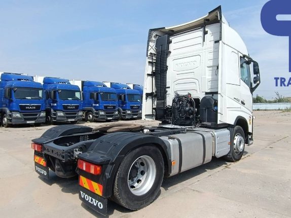 002. Седельный тягач VOLVO FH (103382)
