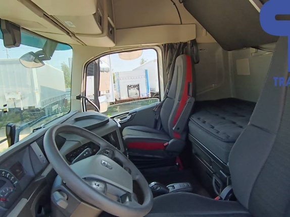 002. Седельный тягач VOLVO FH (103382)