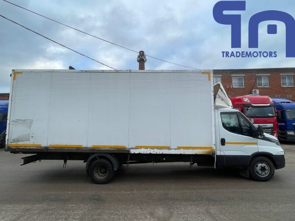 005.Грузовой фургон IVECO DAILY(10673)