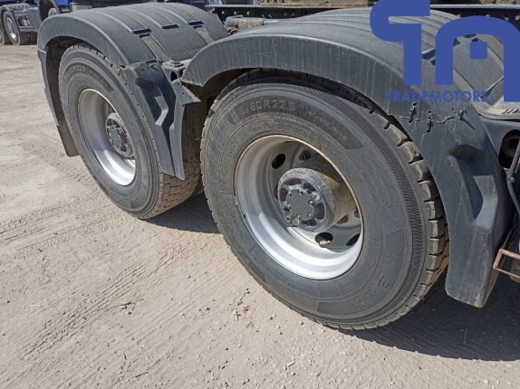 024.Седельный тягач RENAULT С 6Х4 (10755)