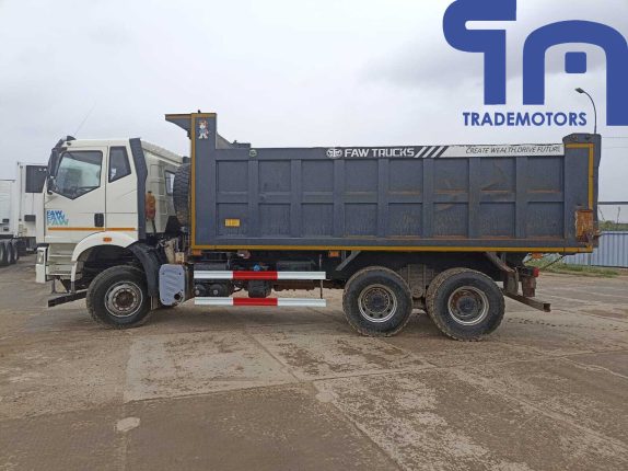 002. Грузовой самосвал FAW J6 (10067)