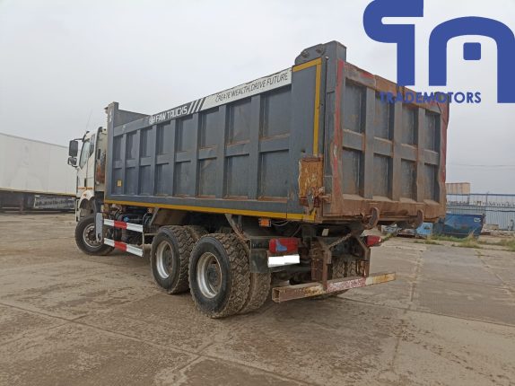 002. Грузовой самосвал FAW J6 (10067)