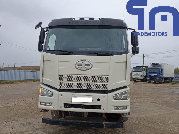 002. Грузовой самосвал FAW J6 (10067)