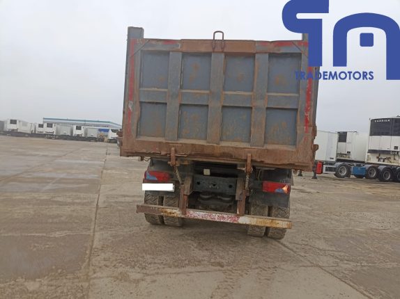 002. Грузовой самосвал FAW J6 (10067)