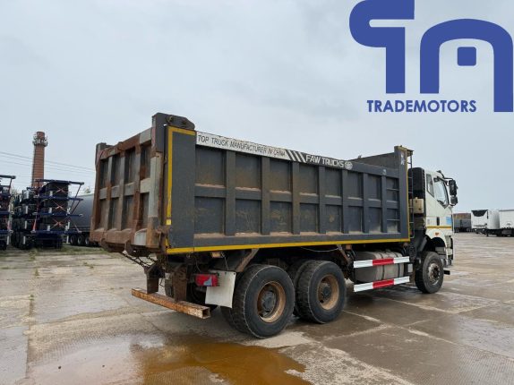 002. Грузовой самосвал FAW J6 (10073)