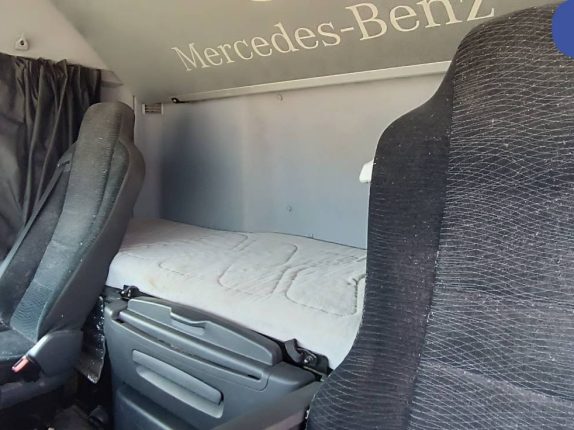 Седельный тягач MERCEDES-BENZ ACTROS 1844 LS (10525)