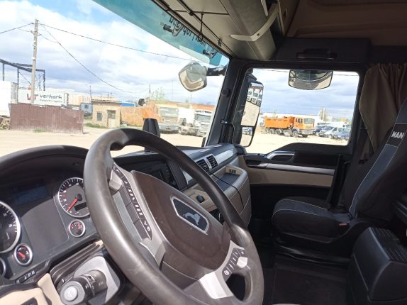 050.Седельный тягач MAN TGX 18.460 (10754)