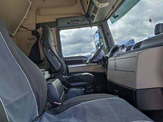 050.Седельный тягач MAN TGX 18.460 (10754)