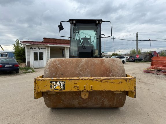 018. Каток грунтовый CATERPILLAR CS56В (700234)