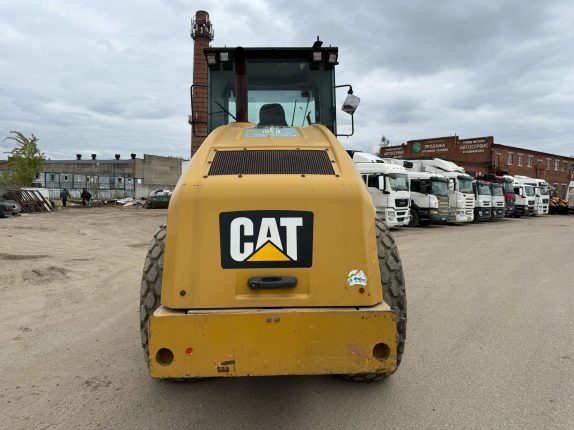 018. Каток грунтовый CATERPILLAR CS56В (700234)