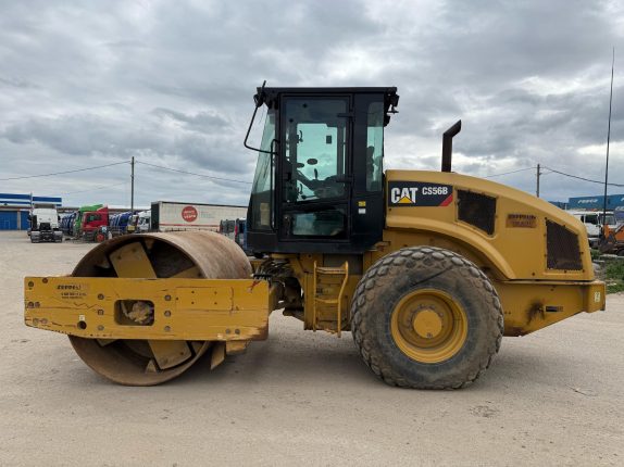 018. Каток грунтовый CATERPILLAR CS56В (700234)