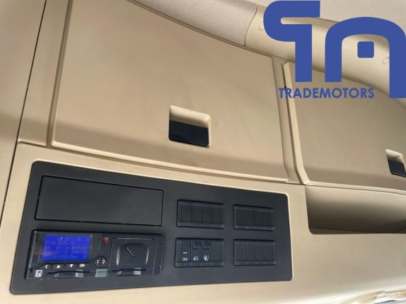 000. Седельный тягач SHACMAN SX42584V324 (10987)