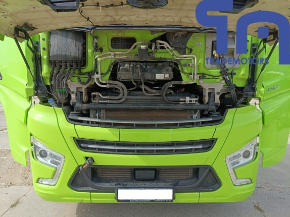 001. Седельный тягач SHACMAN SX4188YY381 (10434)