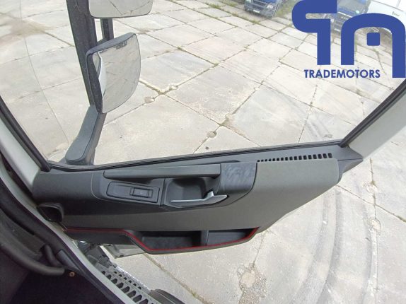 002. Седельный тягач VOLVO FH-TRUCK (10482)