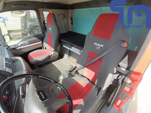 012. Изотермический фургон MAN TGS 26.350 6Х2-2 BL-WW (10019)