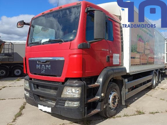 012. Изотермический фургон MAN TGS 26.350 6Х2-2 BL-WW (10019)