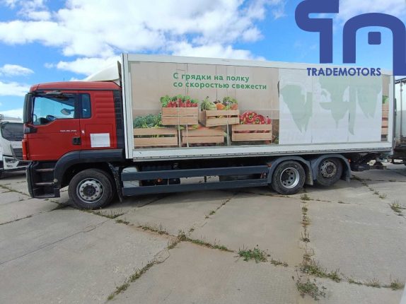 012. Изотермический фургон MAN TGS 26.350 6Х2-2 BL-WW (10019)