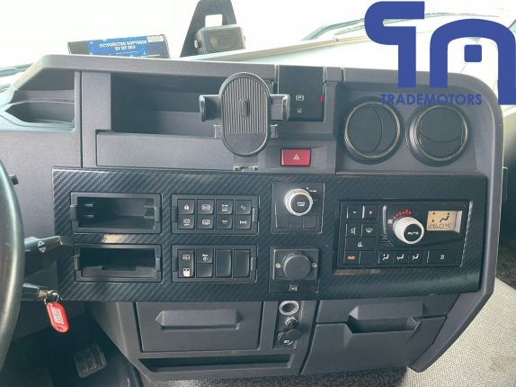 009. Седельный тягач RENAULT T 4×2 (10328)