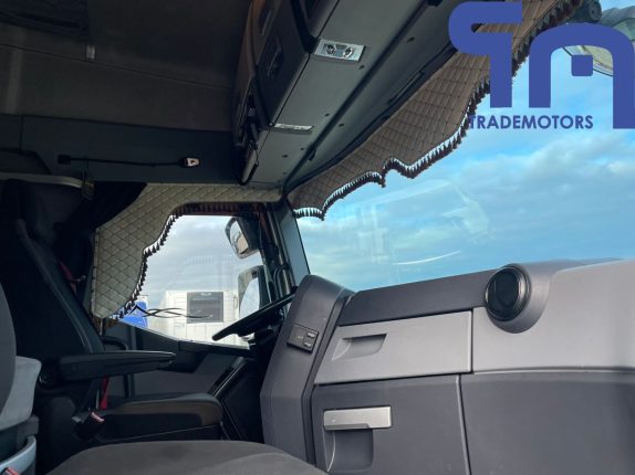 009. Седельный тягач RENAULT T 4×2 (10328)