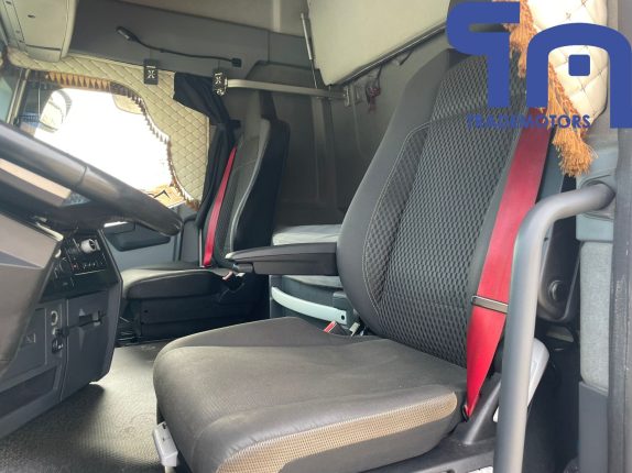 009. Седельный тягач RENAULT T 4×2 (10328)