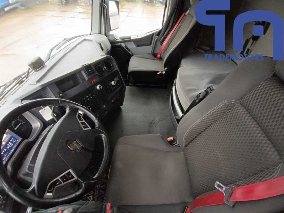 009. Седельный тягач RENAULT T 4Х2 (10576)