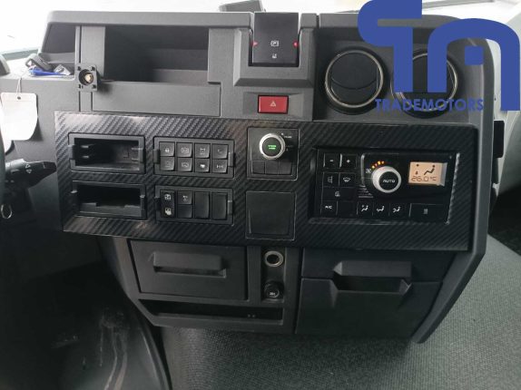 009. Седельный тягач RENAULT T 4Х2 (10576)