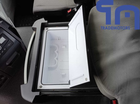 009. Седельный тягач RENAULT T 4Х2 (10576)