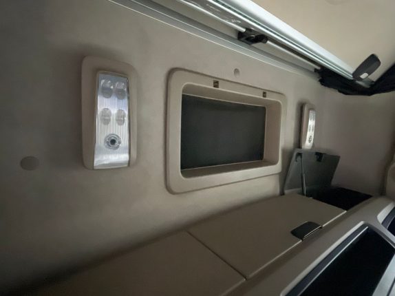 Седельный тягач MERCEDES-BENZ ACTROS 1845LS (10175)