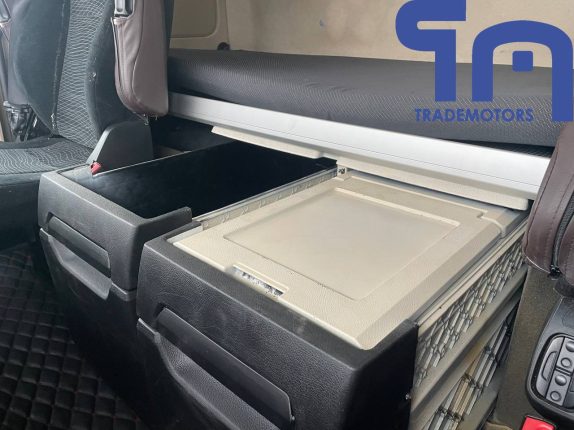 009. Седельный тягач MERCEDES-BENZ ACTROS 1845LS (10146)