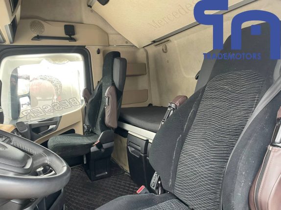 009. Седельный тягач MERCEDES-BENZ ACTROS 1845LS (10146)