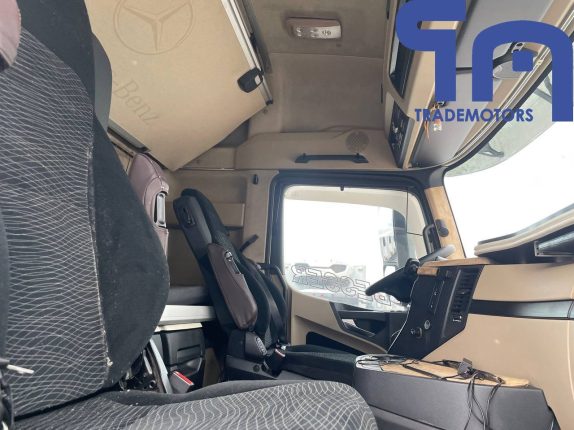 009. Седельный тягач MERCEDES-BENZ ACTROS 1845LS (10146)