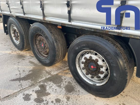 009.Полуприцеп шторный KRONE SD (105029)