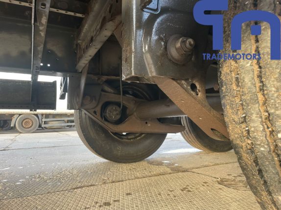 009.Полуприцеп шторный KRONE SD (105029)