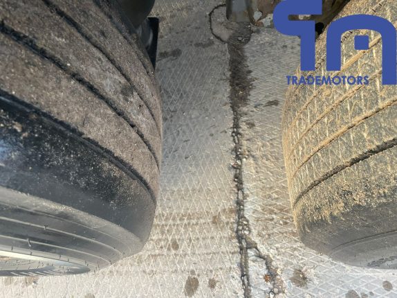 009.Полуприцеп шторный KRONE SD (105029)