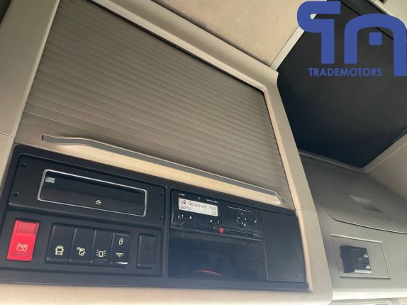 019.Седельный тягач VOLVO FH-TRUCK 6Х2 (10004)