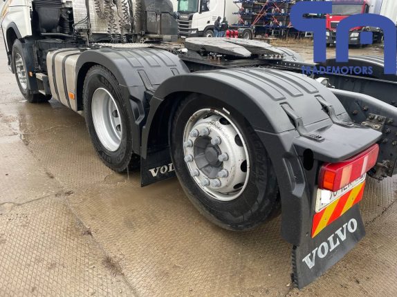019.Седельный тягач VOLVO FH-TRUCK 6Х2 (10004)