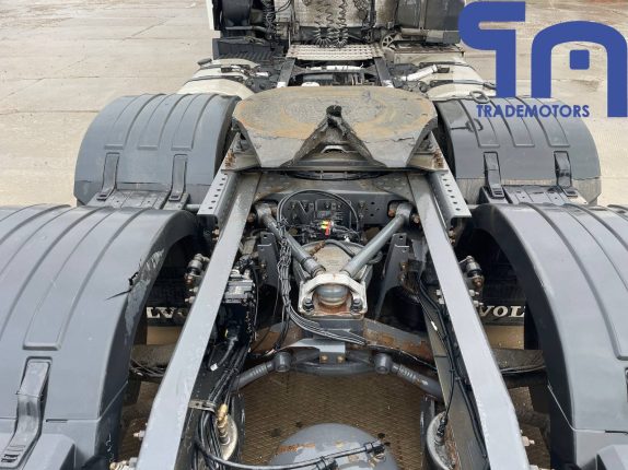 019.Седельный тягач VOLVO FH-TRUCK 6Х2 (10004)