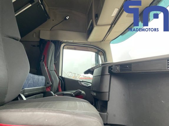 019.Седельный тягач VOLVO FH-TRUCK 6Х2 (10004)