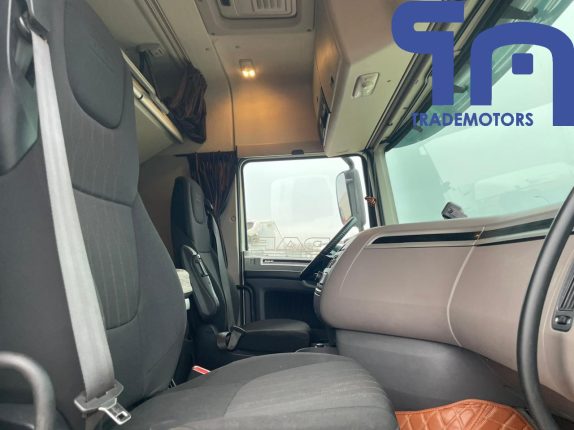 019. Седельный тягач DAF XF (10637)