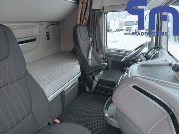 002. Седельный тягач DAF XF (10433)