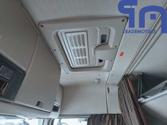 002. Седельный тягач DAF XF (10433)