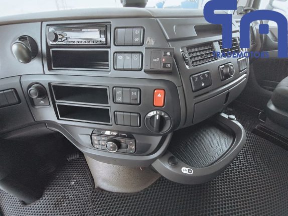 002. Седельный тягач DAF XF (10433)