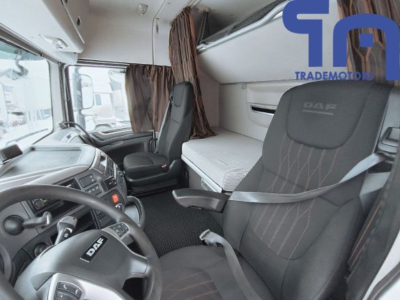 002. Седельный тягач DAF XF (10433)