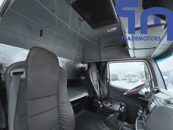 019. Седельный тягач КАМАЗ 5490-S5 (10557)